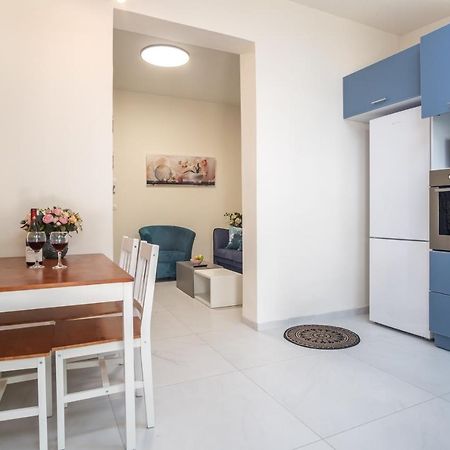 Port City Haifa - Luxury Apartments 50 Mtrs From The Beach Exterior foto